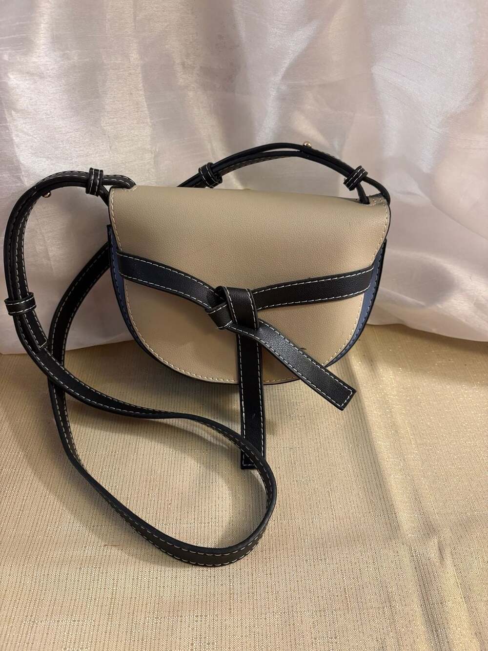 Mini crossbody Bag in faux leather, blue, black, off white.